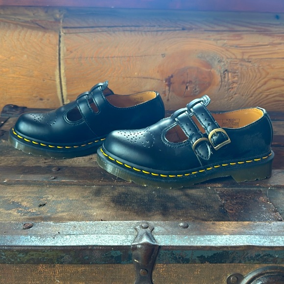 Doc Martin, Mary Jane’s - Picture 3 of 9